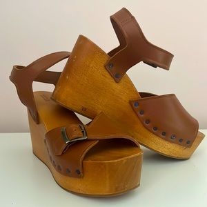 Barneys New York Retro Brown Leather / Woodem Platform Sandals